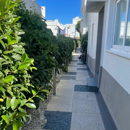 Deniz Manzarali Full Esyali Apartment