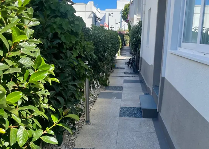 Deniz Manzarali Full Esyali Lägenhet