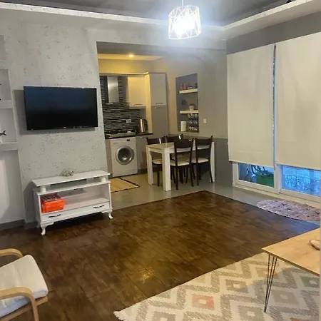 Deniz Manzarali Full Esyali Apartmán